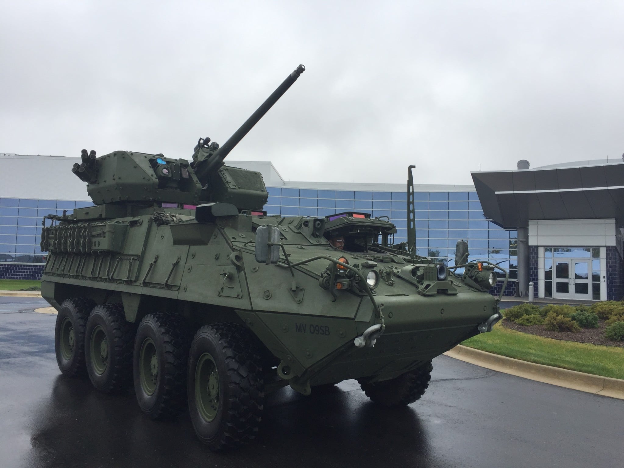 Страйкер боевая бронированная машина. Страйкер 1296 БТР. БМП Stryker. БТР Страйкер с 30 мм пушкой. Страйкер Драгун.