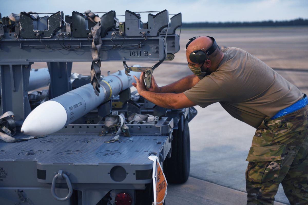 USAF Awards Raytheon Nearly $1.2 Billion for AMRAAM, As HASC Outlines ...